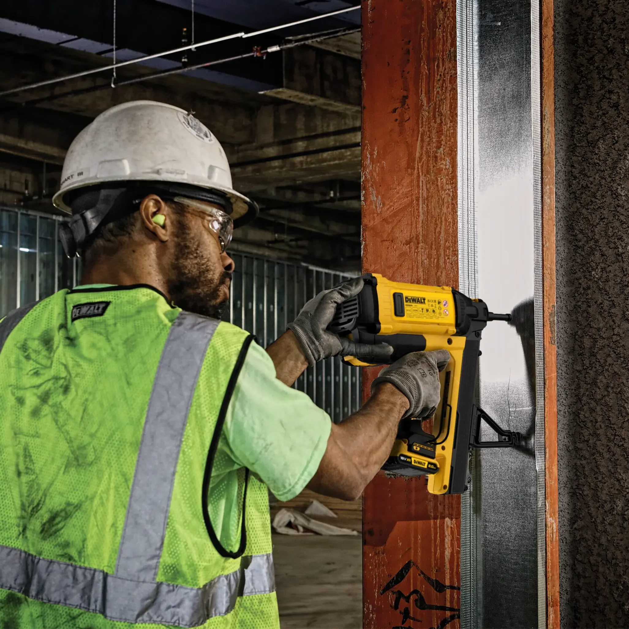 Chiodatrice a gas Dewalt DGN845D1-QW 18V 5Ah - Image 7