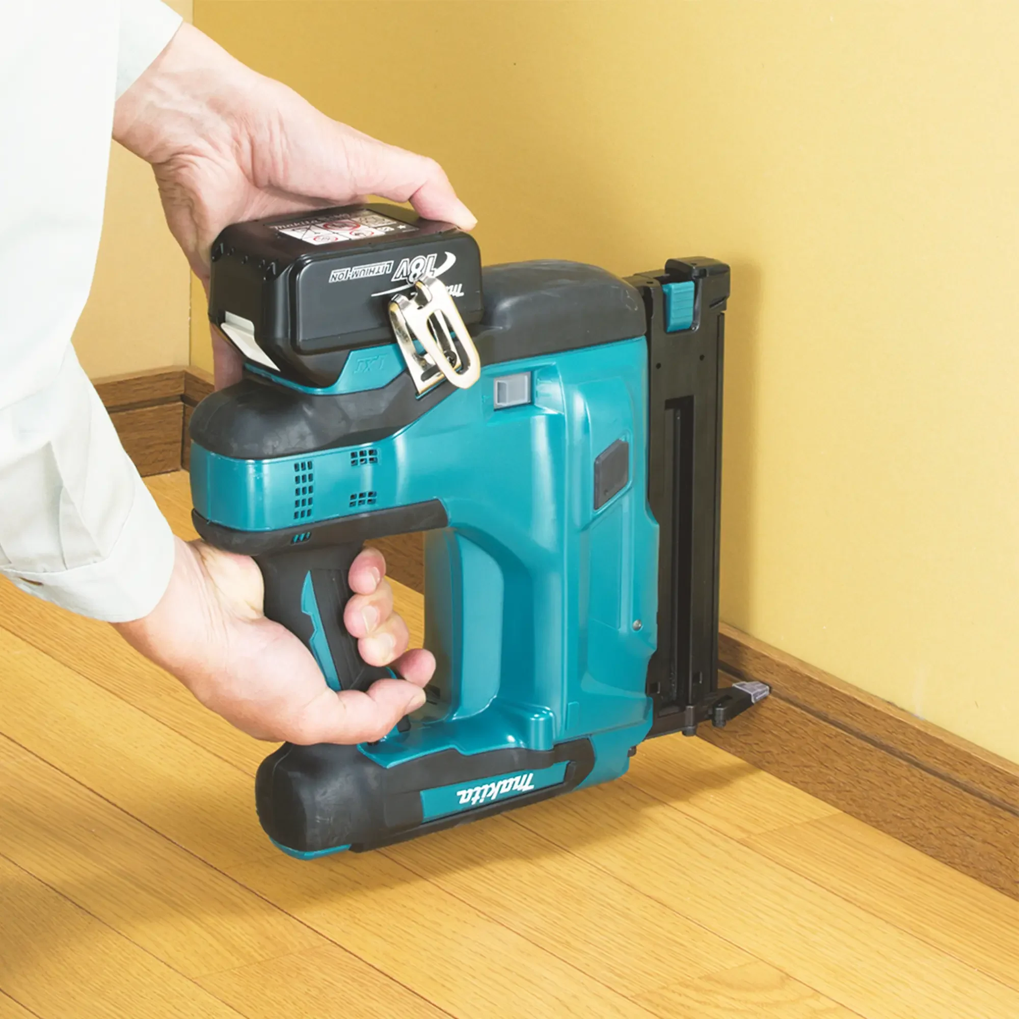 Chiodatrice Makita DBN500RTJ 18V 5Ah - Image 9