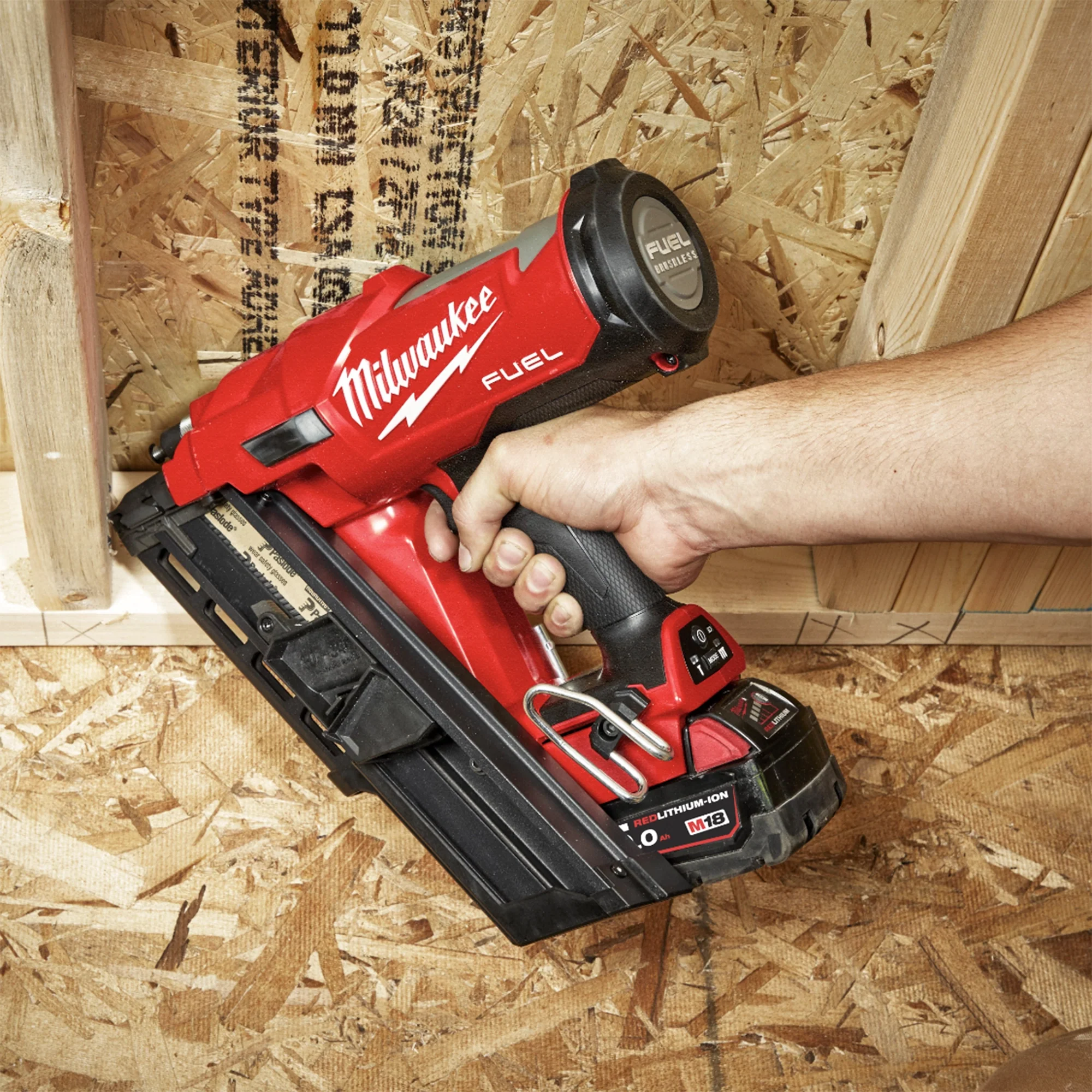Chiodatrice Milwaukee M18 FFN-502C 18V 5Ah - Image 4