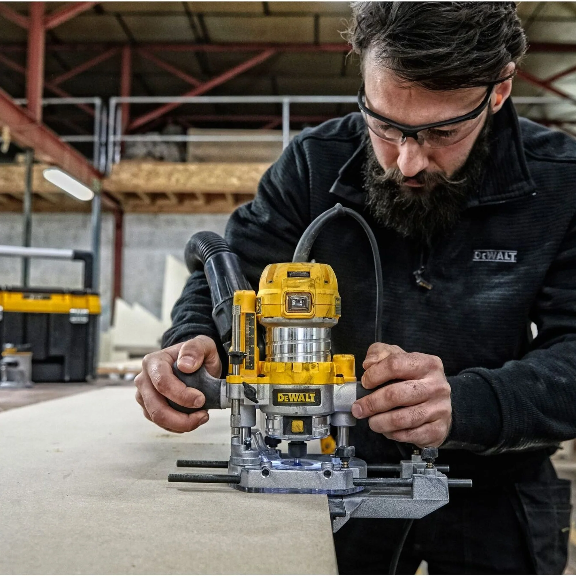 Elettrofresatrice Dewalt D26204K-QS 900W 8mm - Image 4