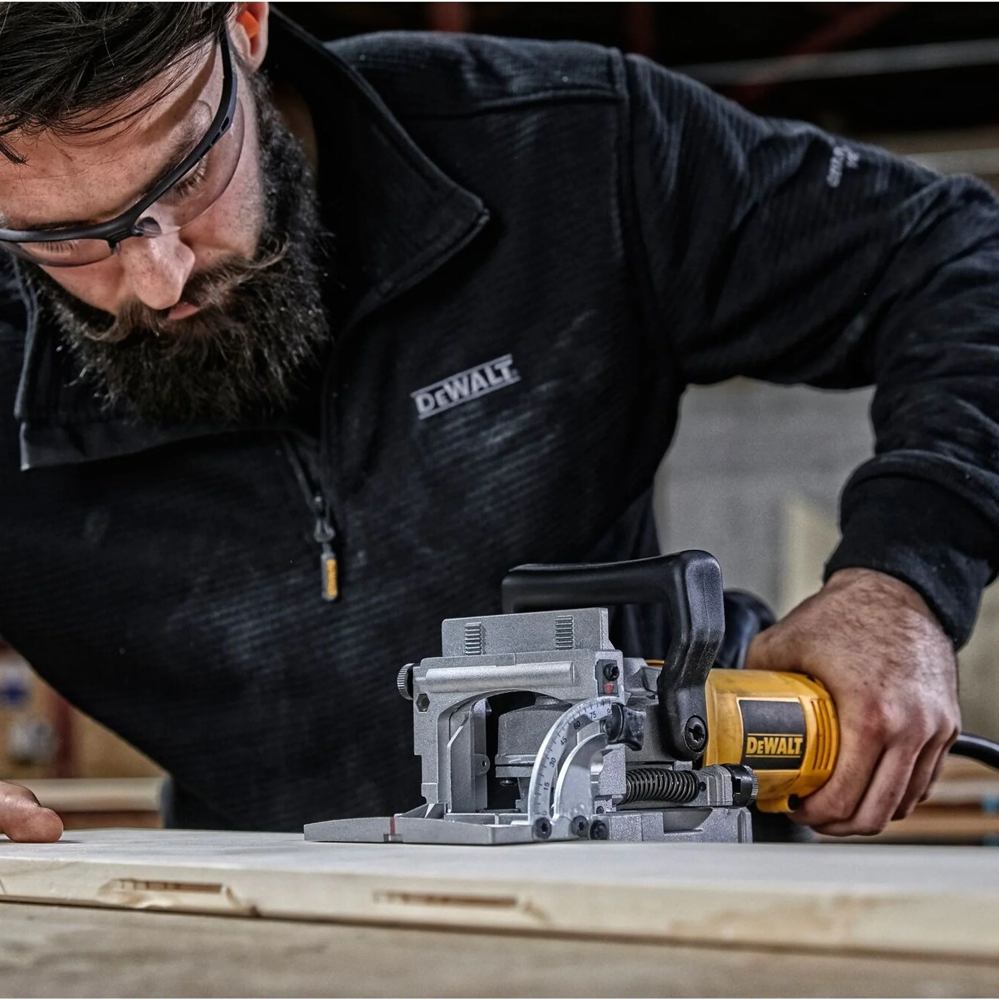 Fresatrice Dewalt DW682K-QS 600W - Image 4