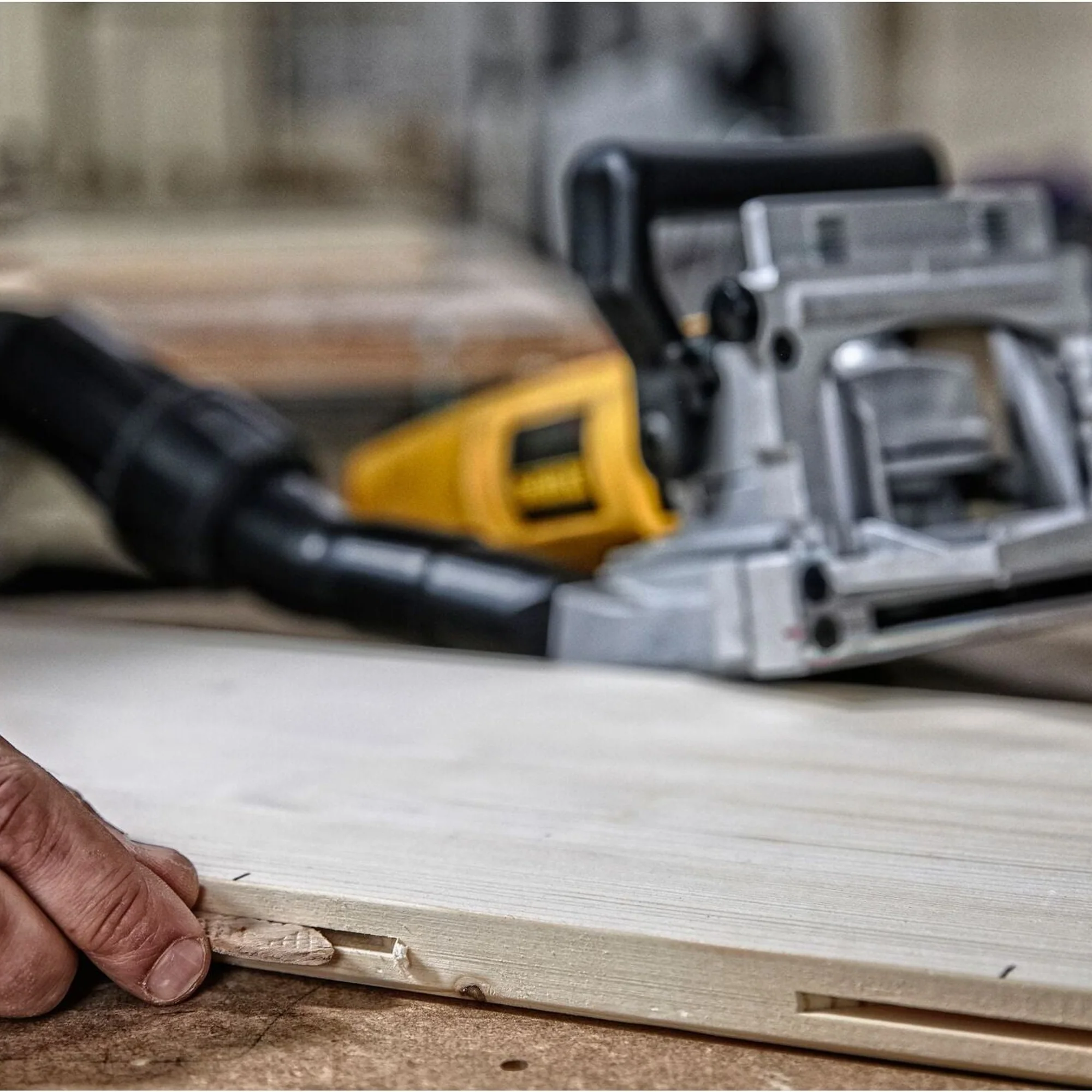 Fresatrice Dewalt DW682K-QS 600W - Image 5