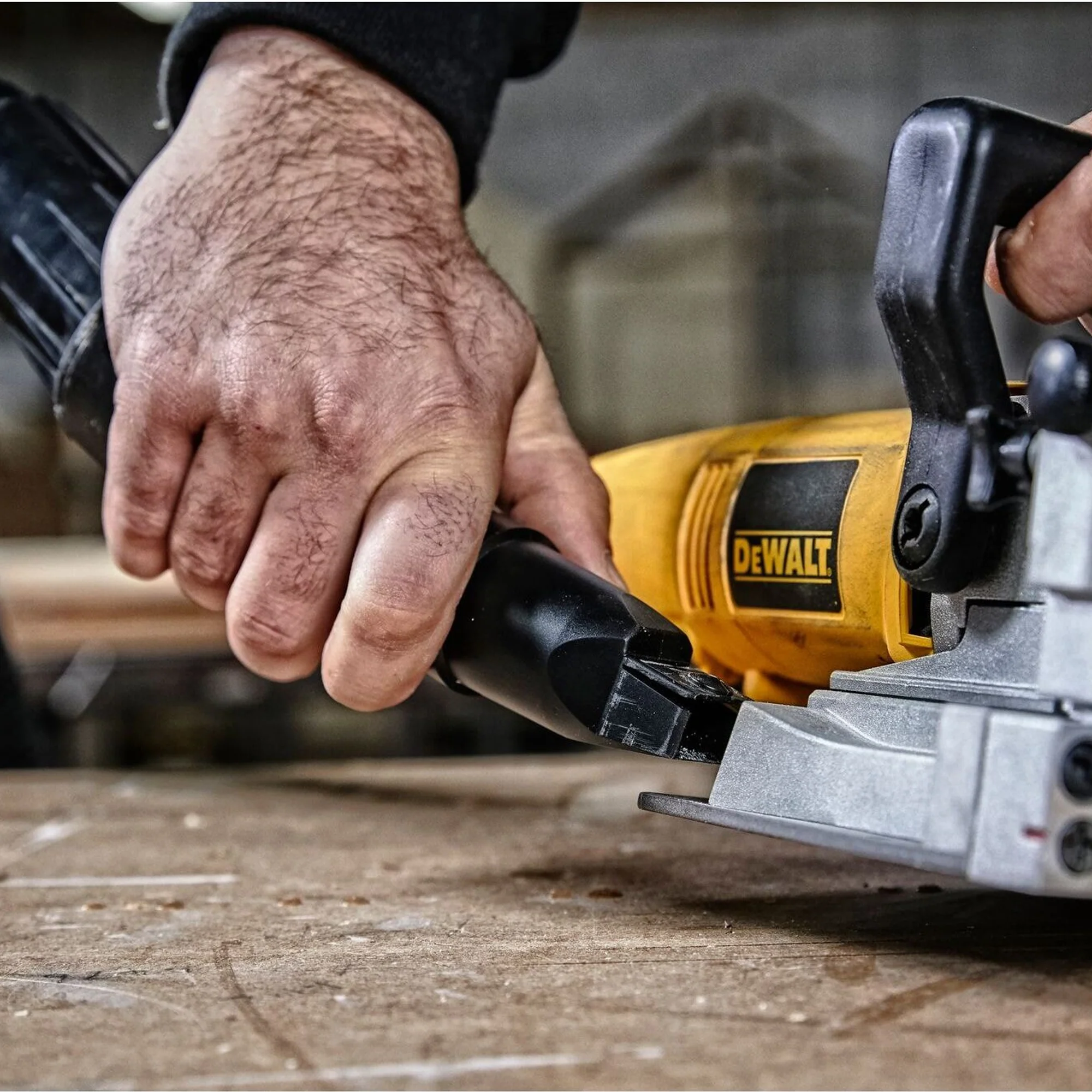 Fresatrice Dewalt DW682K-QS 600W - Image 7