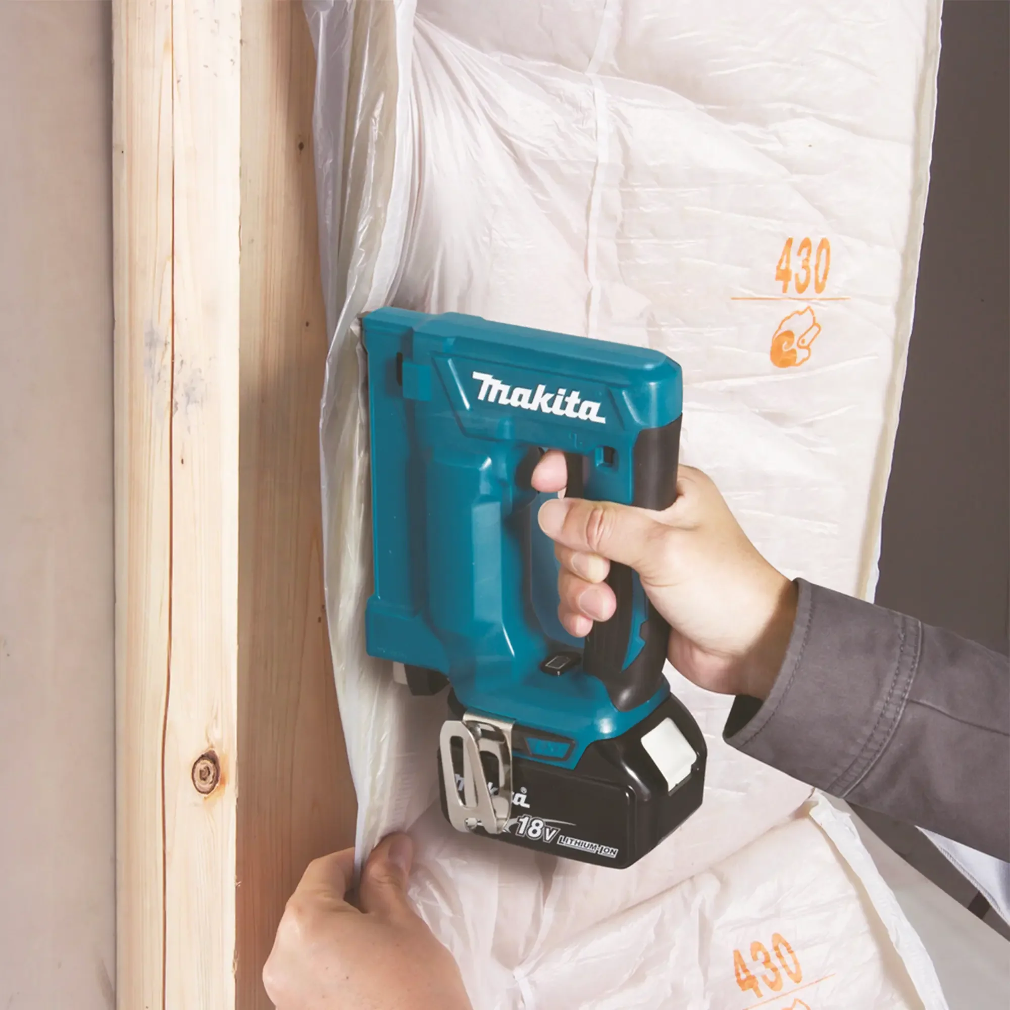 Graffettatrice Makita DST112RTJ 18V 5Ah - Image 13