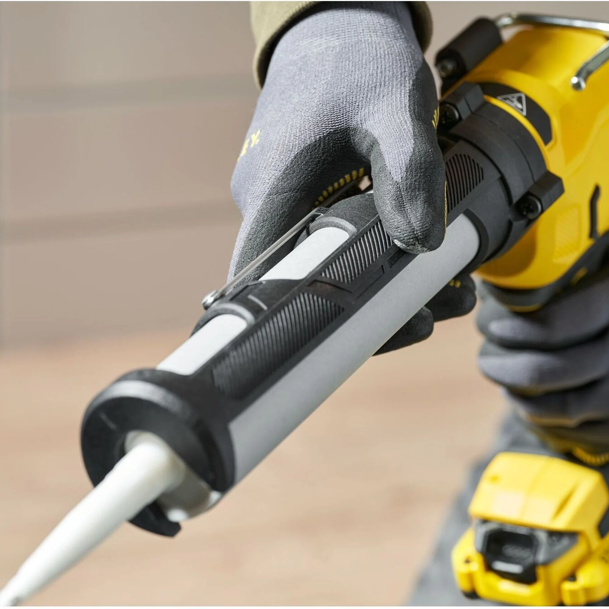 Pistola per Silicone Stanley FatMax SFMCE600B-XJ 18V - Image 9