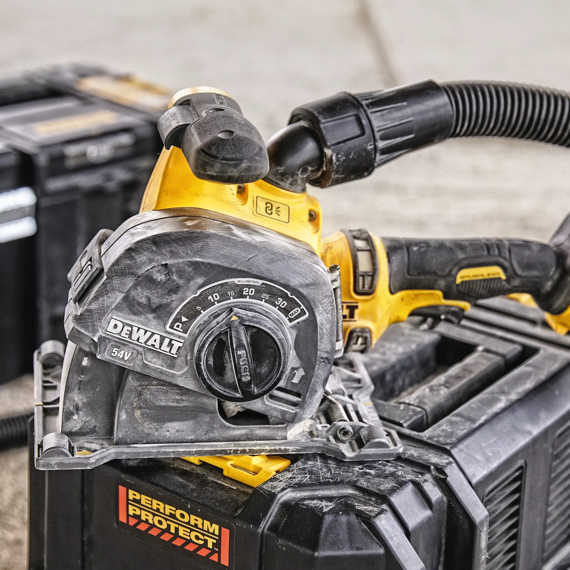 Scanalatrice Dewalt DCG200T2-QW 54V 6Ah - Image 9