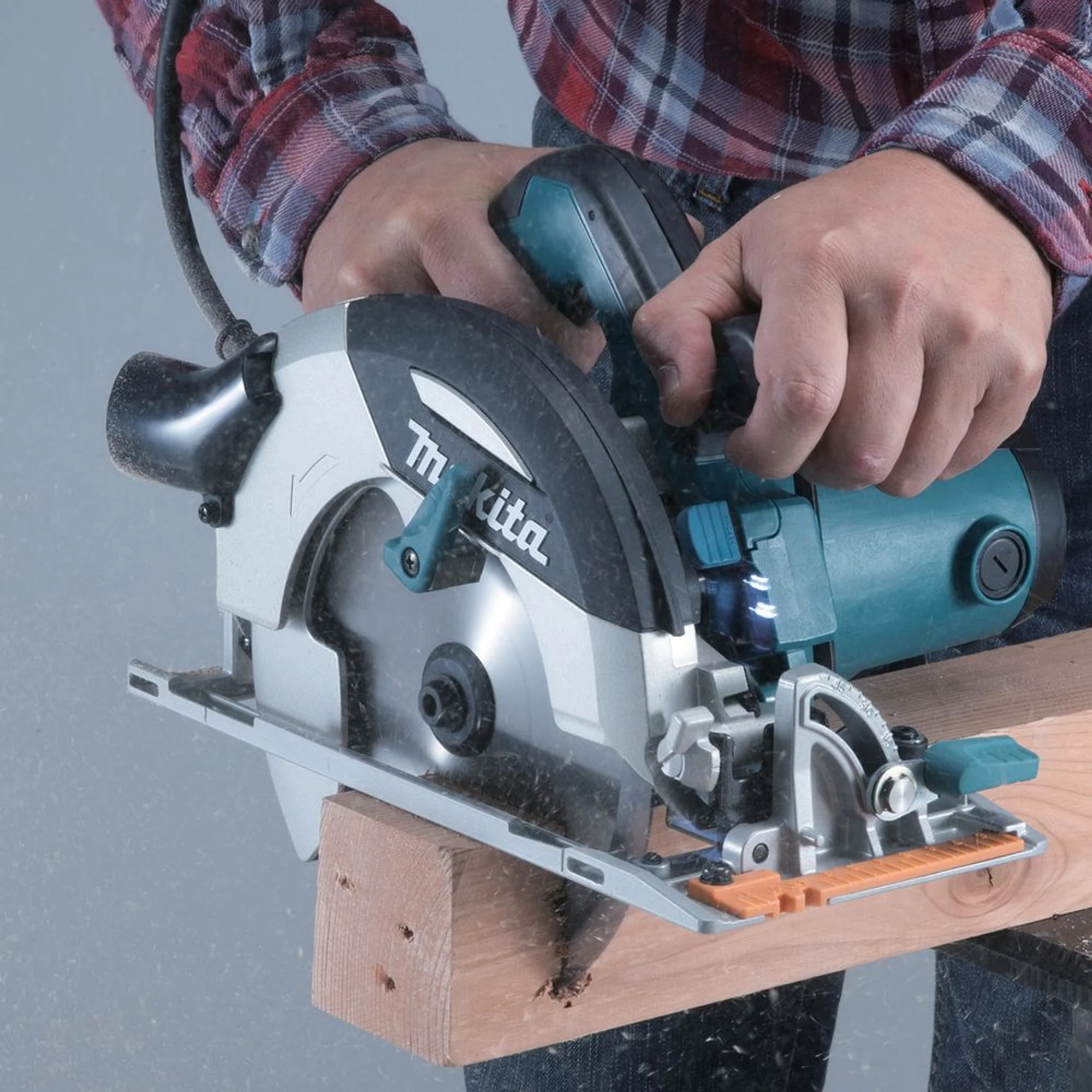 Sega Circolare Makita HS7101JX 1400W - Image 5