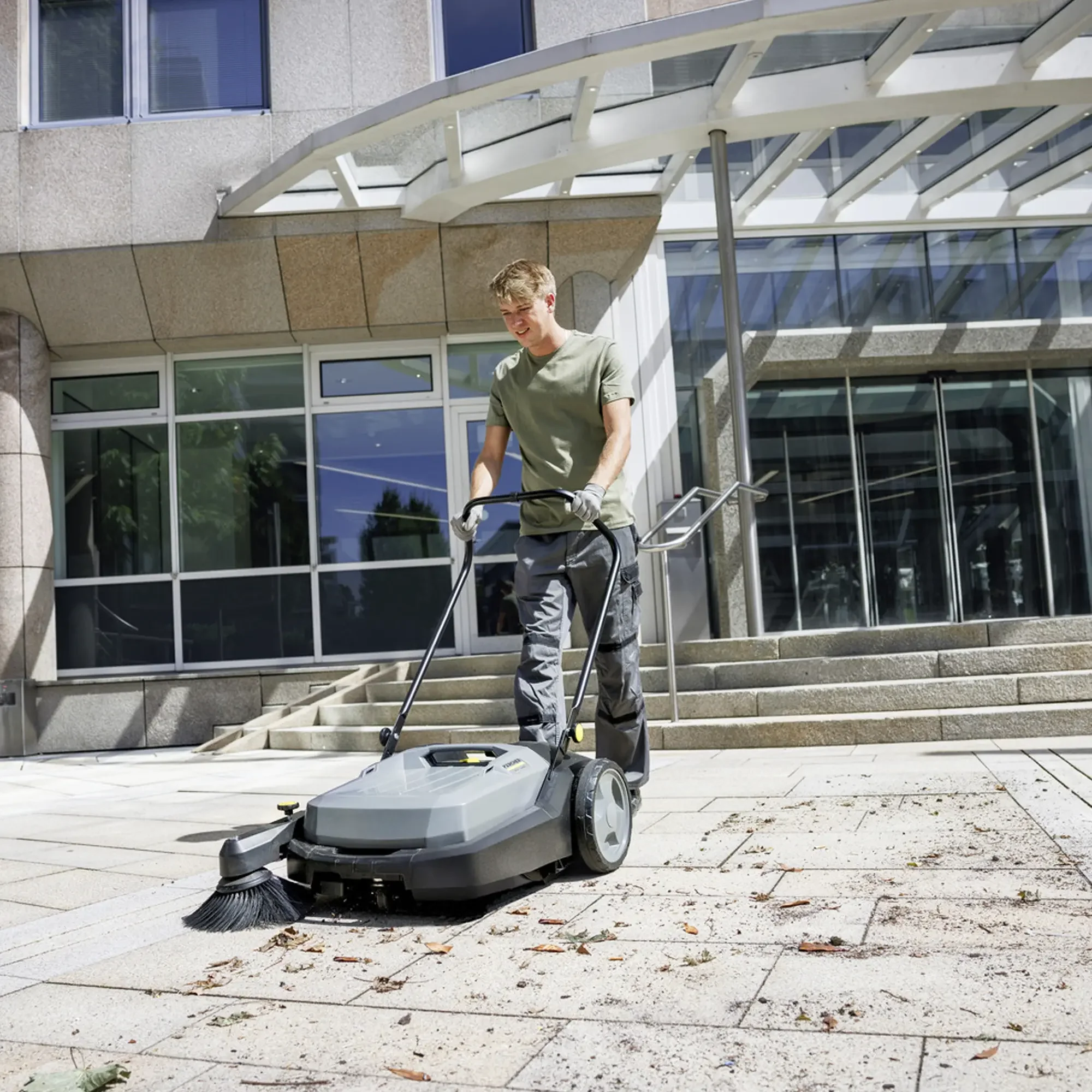 Spazzatrice Karcher KM 70/20 C - Image 2