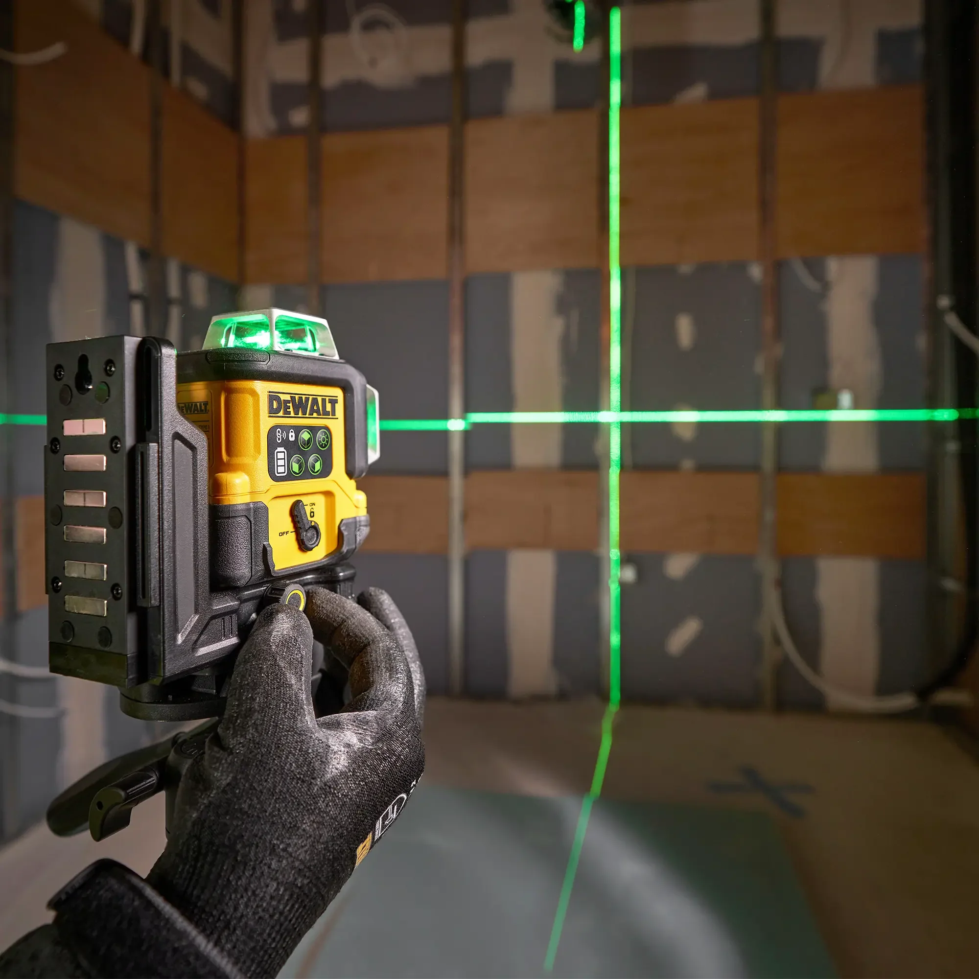 Tracciatore laser multilinea verde Dewalt DCLE14361GB-XJ - Image 7