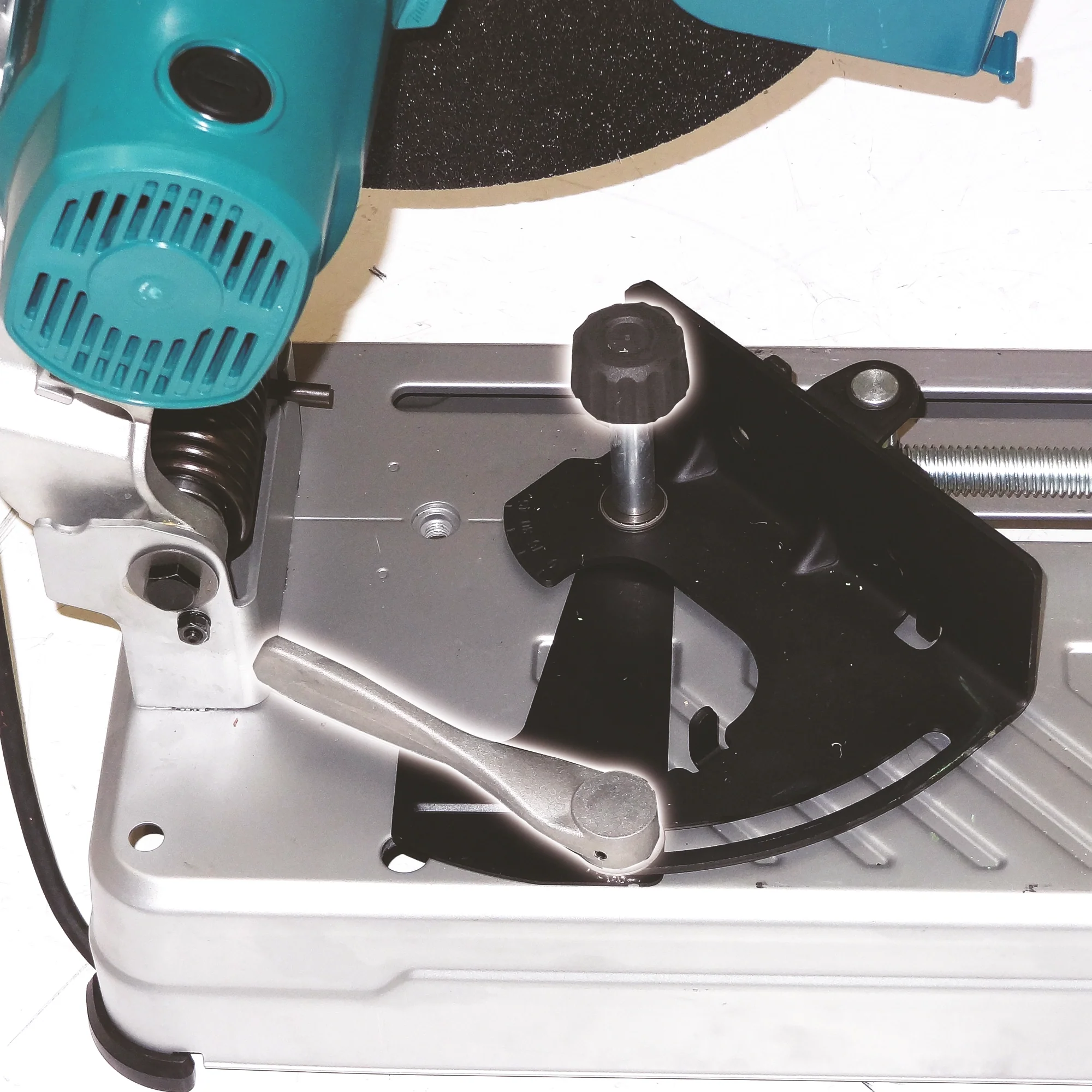 Troncatrice Makita LW1400 2200W - Image 3